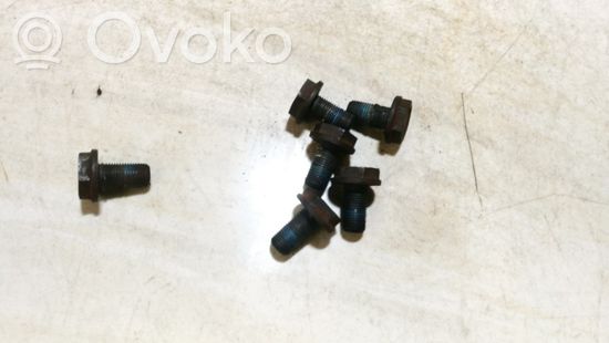 Volkswagen PASSAT B4 Nuts/bolts