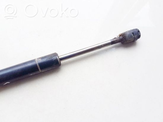 Audi A4 S4 B5 8D Tailgate/trunk strut/damper 8d5827552a 8d5827552a