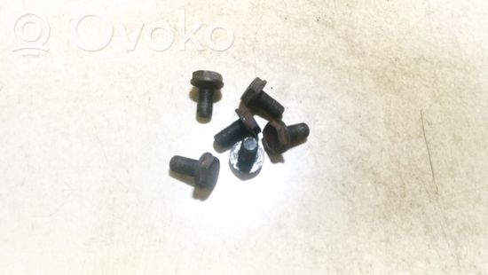 Volkswagen PASSAT B6 Nuts/bolts