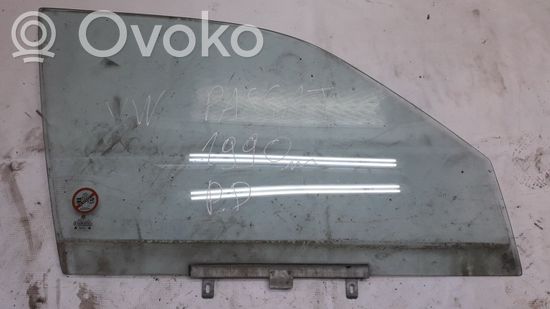Volkswagen PASSAT B3 Front door window glass four-door