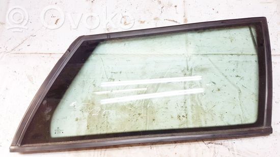 Volkswagen PASSAT B4 Rear side window/glass