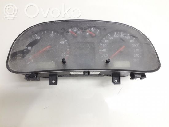 Volkswagen Golf IV Speedometer (instrument cluster) 1j0920825c vwz7z0y3166497 v09 281100 1j0920825c vwz7z0y3166497 v09 281100