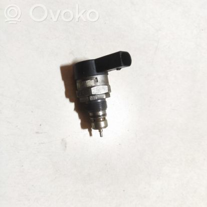 BMW 3 E46 Fuel pressure sensor 0281002481 0281002481