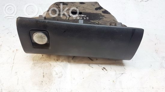 Volkswagen PASSAT B3 Glove box
