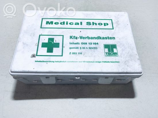 Audi A3 S3 8L First aid kit d13164 z093114 d13164 z093114