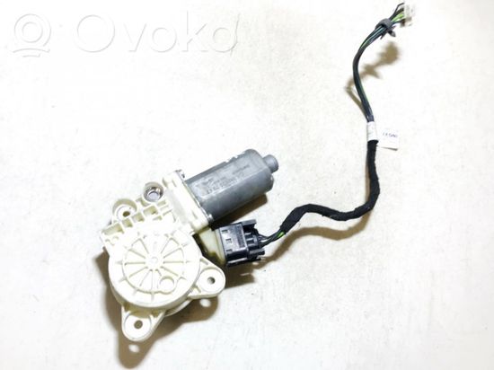Mercedes-Benz E W211 Front door window regulator motor 0130821970 0130821970