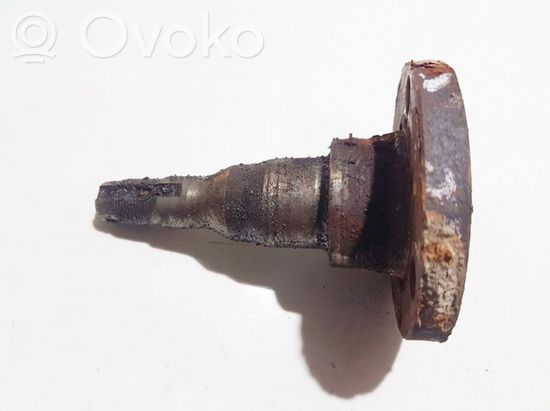 Volkswagen Jetta II Stub axle
