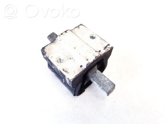 Mercedes-Benz S W220 Engine mount bracket A2202400218 A2202400218