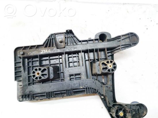 Volkswagen Jetta VI Battery box tray 1km915333 1km915333