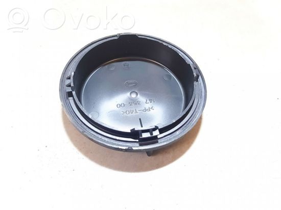 Mercedes-Benz C W203 Headlight/headlamp dust cover 14735300 14735300