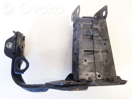 Mercedes-Benz C W203 Front bumper mounting bracket