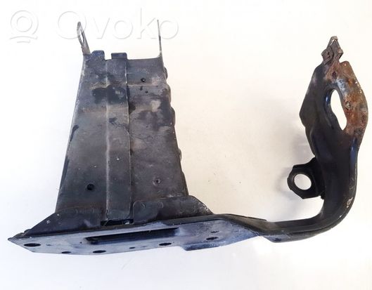 Mercedes-Benz C W203 Front bumper mounting bracket