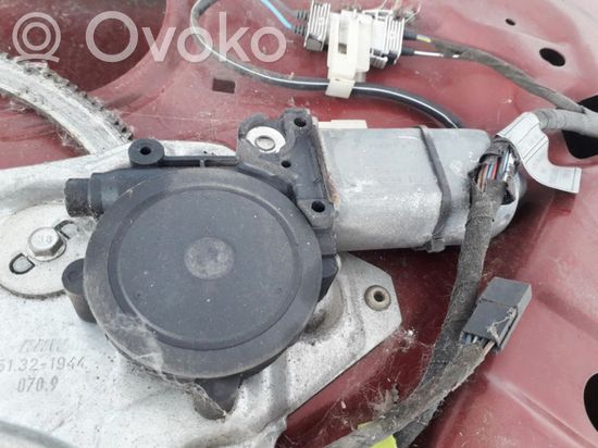 BMW 5 E34 Front door window regulator motor 51321944 51.32-1944 51321944 51.32-1944
