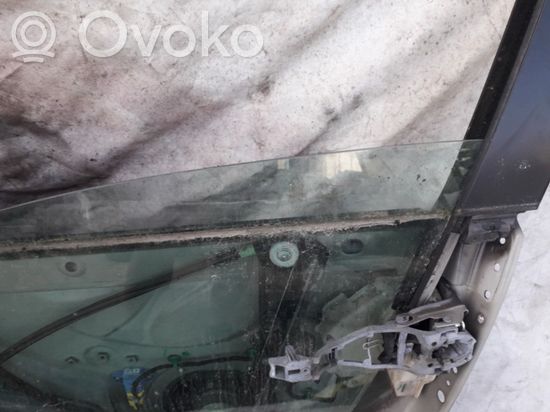 Volkswagen Golf V Front door window glass four-door