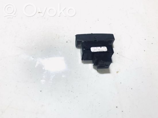 Volkswagen Touareg I Central locking switch button