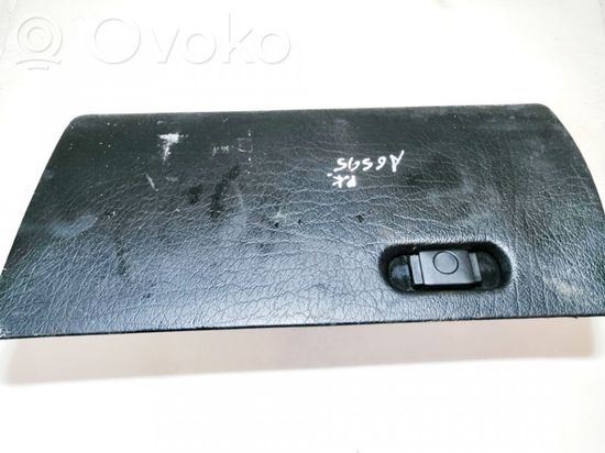 Volkswagen Polo III 6N 6N2 6NF Glove box