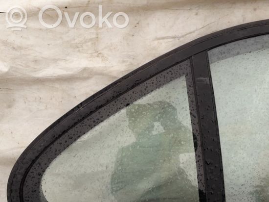 BMW 5 E39 Rear vent window glass