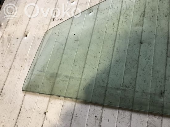 Volkswagen PASSAT B3 Front door window glass four-door