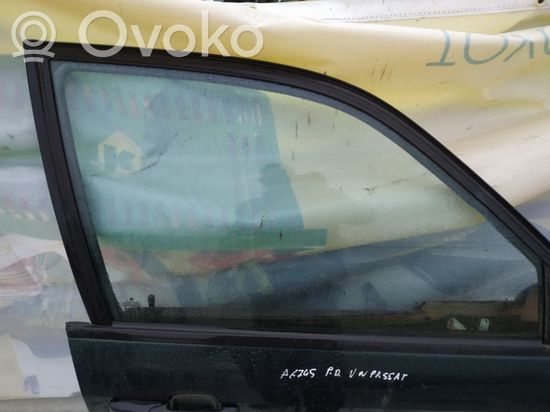 Volkswagen PASSAT B4 Front door window glass four-door