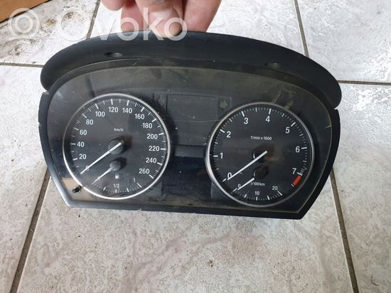 BMW 3 E90 E91 Speedometer (instrument cluster) 9220959