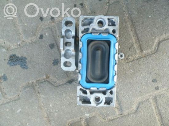 Volkswagen Golf V Engine mount bracket