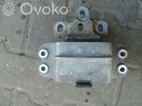 Volkswagen Golf V Engine mount bracket