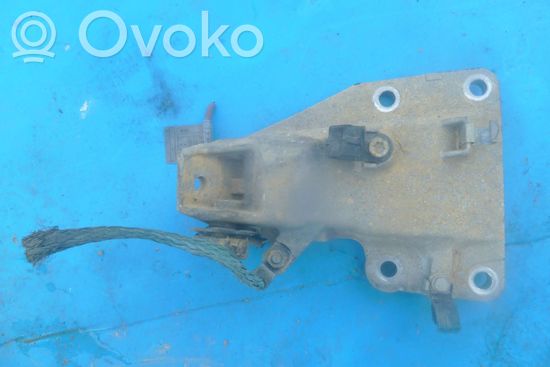 BMW 3 E90 E91 Engine mounting bracket 676081505