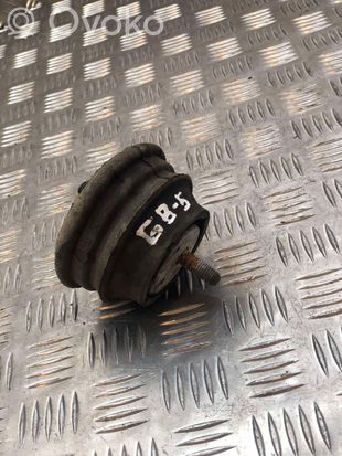 BMW 5 E39 Engine mount bracket