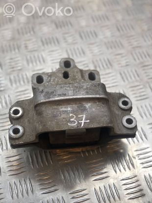 Volkswagen PASSAT B6 Engine mount bracket