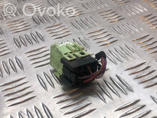 BMW 5 E39 Other relay 8373700