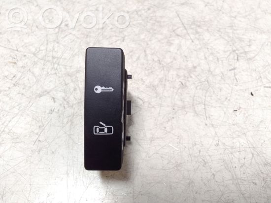 Volkswagen Touareg I Central locking switch button