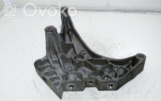 Volkswagen PASSAT B6 Engine mounting bracket 03G199207