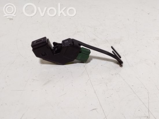 Volkswagen PASSAT B8 USB socket connector 3G8035726B