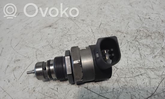 BMW 5 E60 E61 Fuel pressure regulator 0281002949 33703567