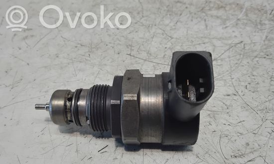 BMW 1 E81 E87 Fuel pressure regulator 0281002870 14425472