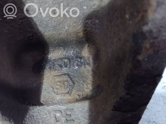 Volkswagen Touran I Front wheel hub spindle knuckle 1K06N