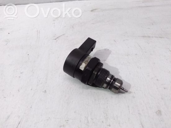 Mercedes-Benz ML W164 Fuel pressure regulator A6110780449 0281002494