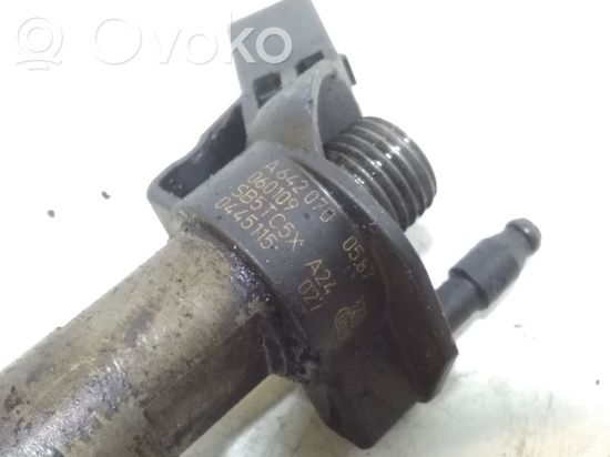 Mercedes-Benz ML W164 Fuel injector A6420700587 0445115027