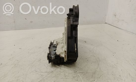 Volkswagen Golf VI Rear door lock 5K4839016B