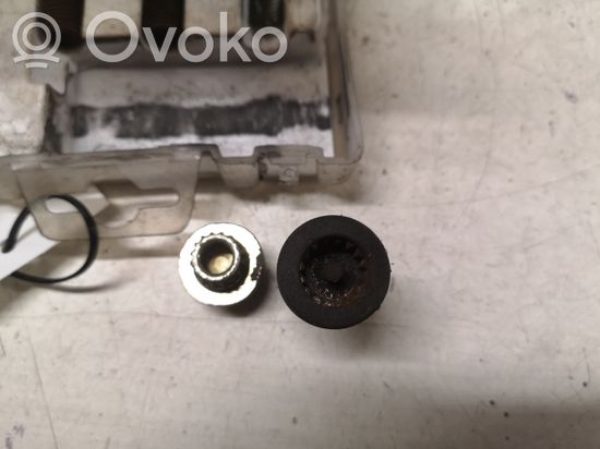 BMW 1 E81 E87 Anti-theft wheel nuts and lock