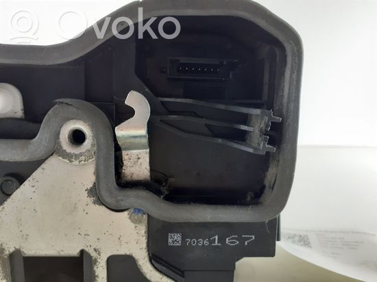 BMW X3 E83 Front door lock 7036167