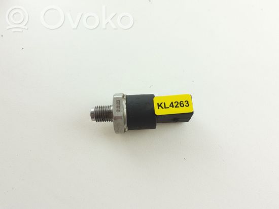 Mercedes-Benz C W203 Fuel pressure regulator A0041531528 KL4263
