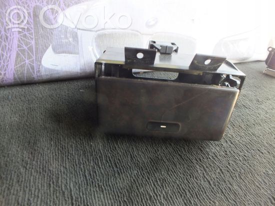 BMW 7 E38 Glove box 8150395