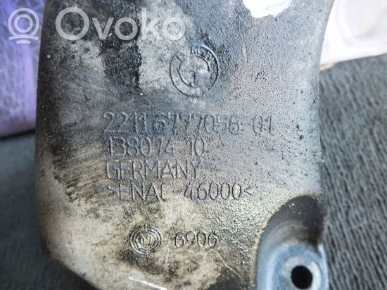 BMW 5 E60 E61 Engine mounting bracket 6777056