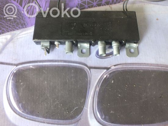BMW 5 E39 Antenna control unit 8352774
