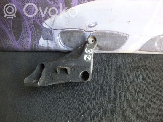 BMW 5 E39 Engine mounting bracket 6750441