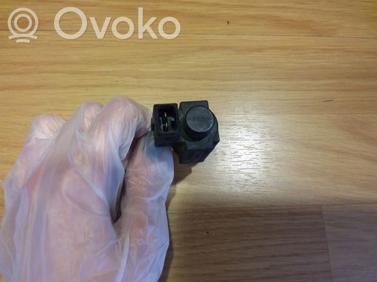 BMW 5 E39 Vacuum valve 72234100