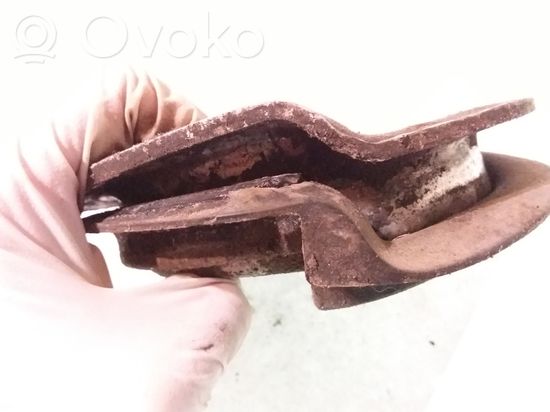 BMW 5 E39 Coil spring mount