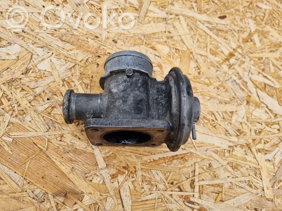 BMW 5 E39 EGR valve 7785452 99T333