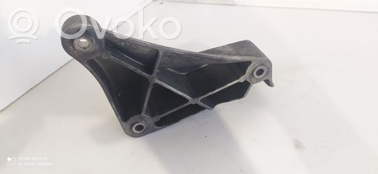 BMW 5 E39 Engine mounting bracket 6750441